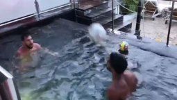 ¿Quién ganó? Imperdible desafío en el agua entre Messi y Suárez