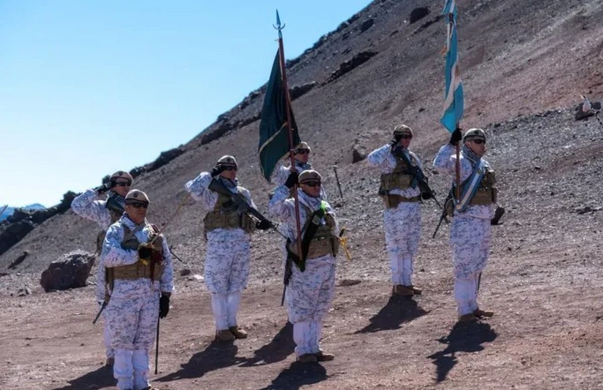 Equipados para intentar subir el Aconcagua. Equipados para intentar subir el Aconcagua.