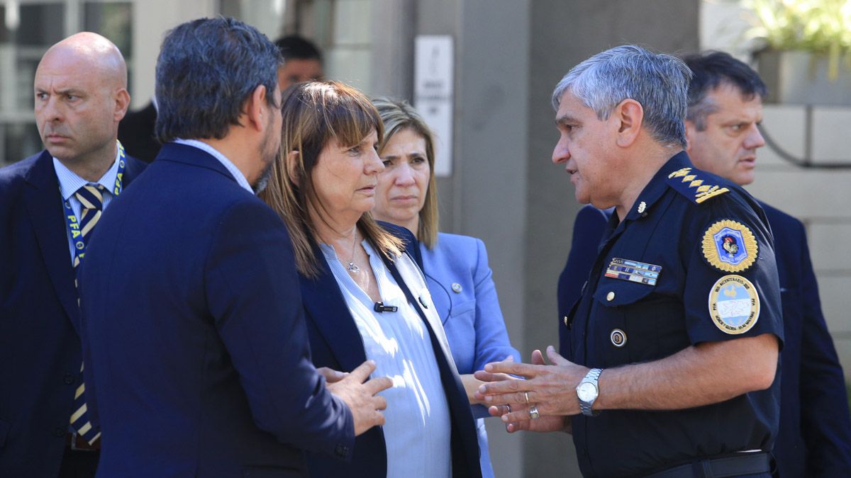 Patricia Bullrich fue hasta el hospital Churruca para interiorizarse de la evolución de la niña que finalmente murió. Patricia Bullrich fue hasta el hospital Churruca para interiorizarse de la evolución de la niña que finalmente murió.