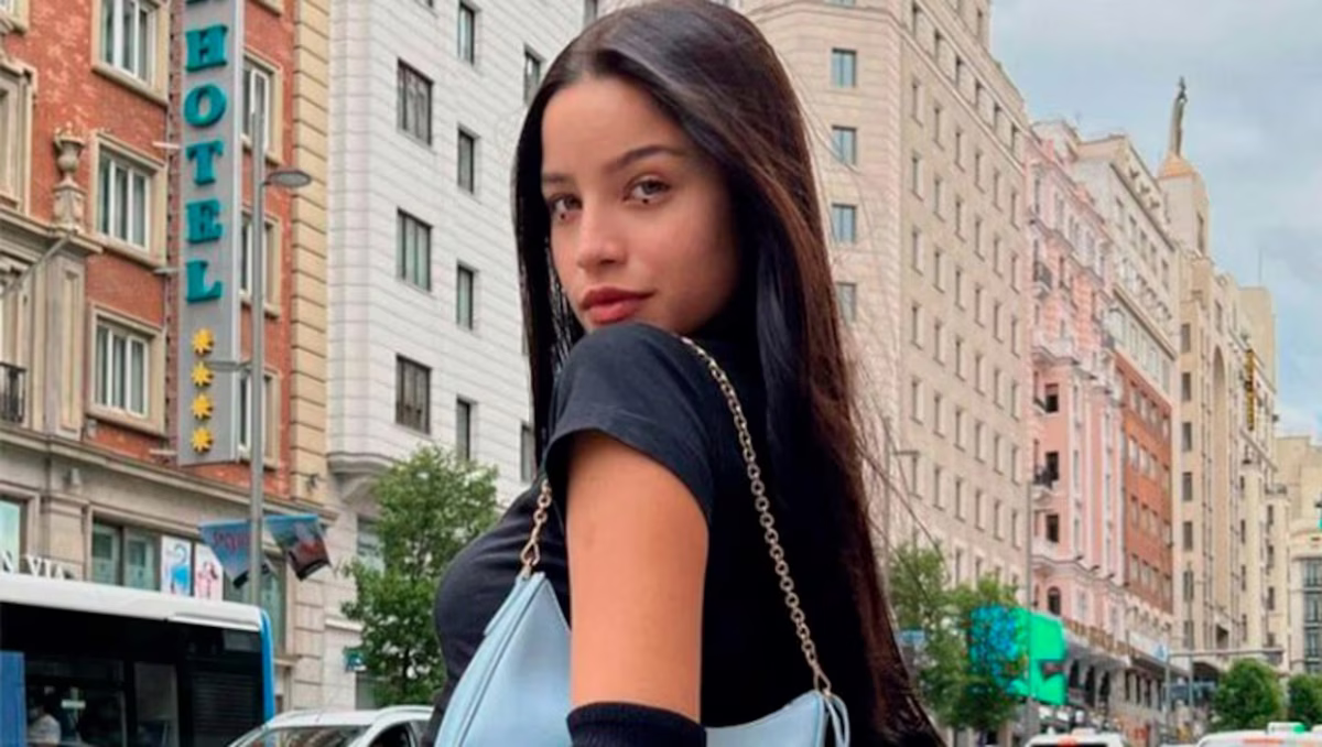 Emilia Mernes se suma al calzoncillo a la vista y paraliza El Corte Inglés