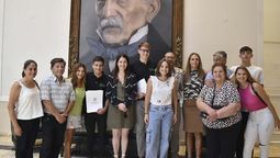 Los integrantes de Biospi en la Legislatura de Mendoza junto a la diputada Josefina Canale (en el centro de la foto).