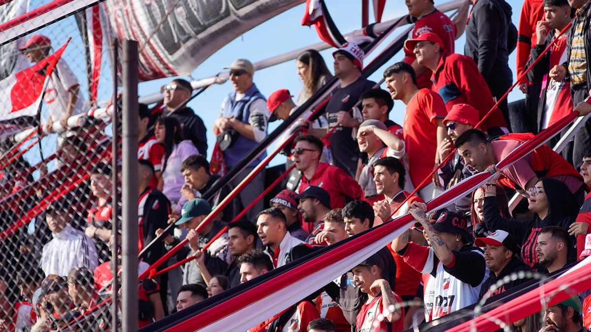 Los hinchas del Cruzado pudieron homanejear a un referente del club en los últimos años.