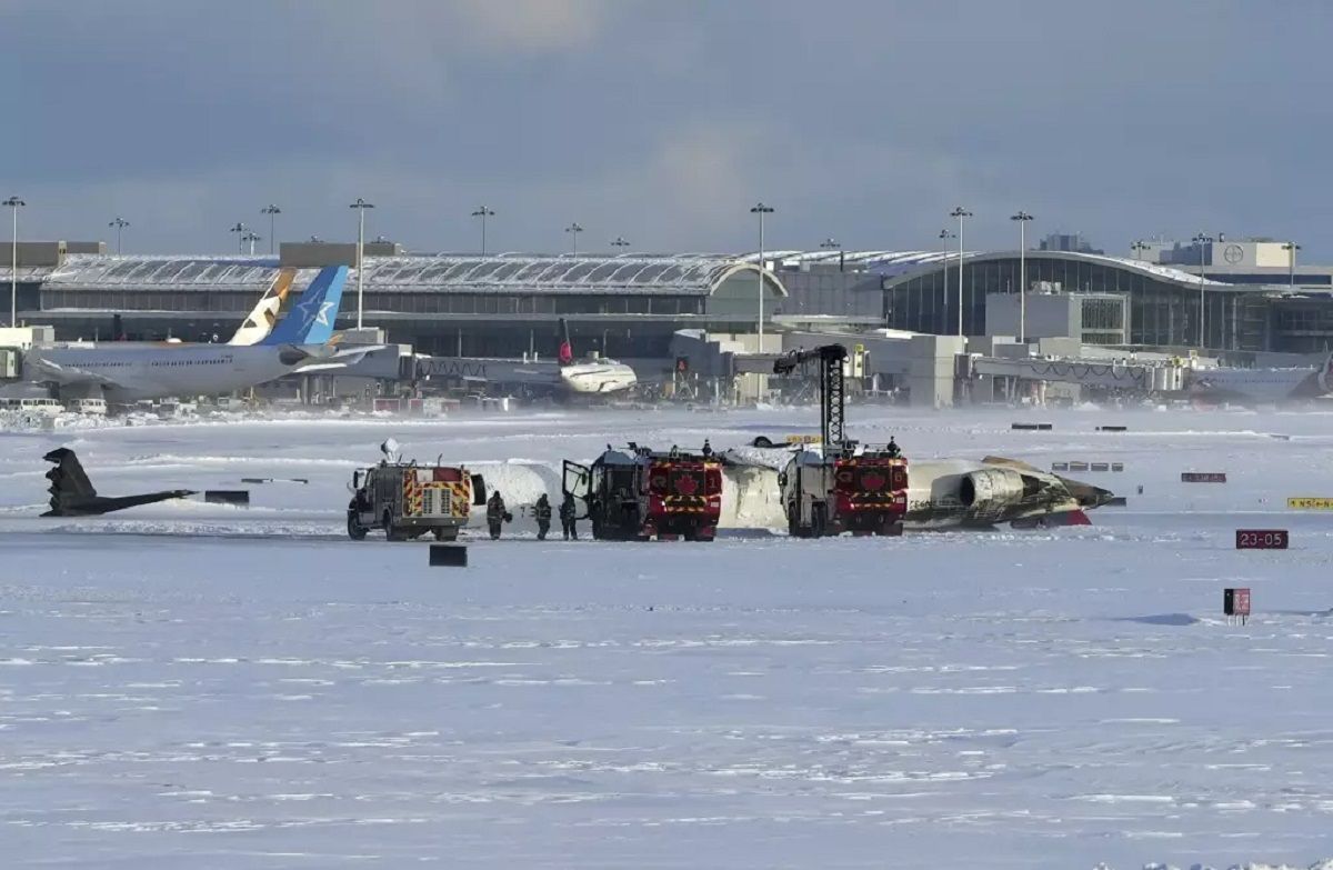 Un avión estadounidense se dio vuelta tras estrellarse y prenderse fuego en un aeropuerto de Canadá.