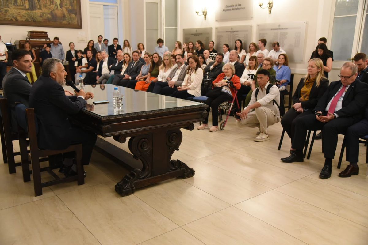 En la Legislatura fue el homenaja a Daniel Ostropolsky. En la Legislatura fue el homenaja a Daniel Ostropolsky.