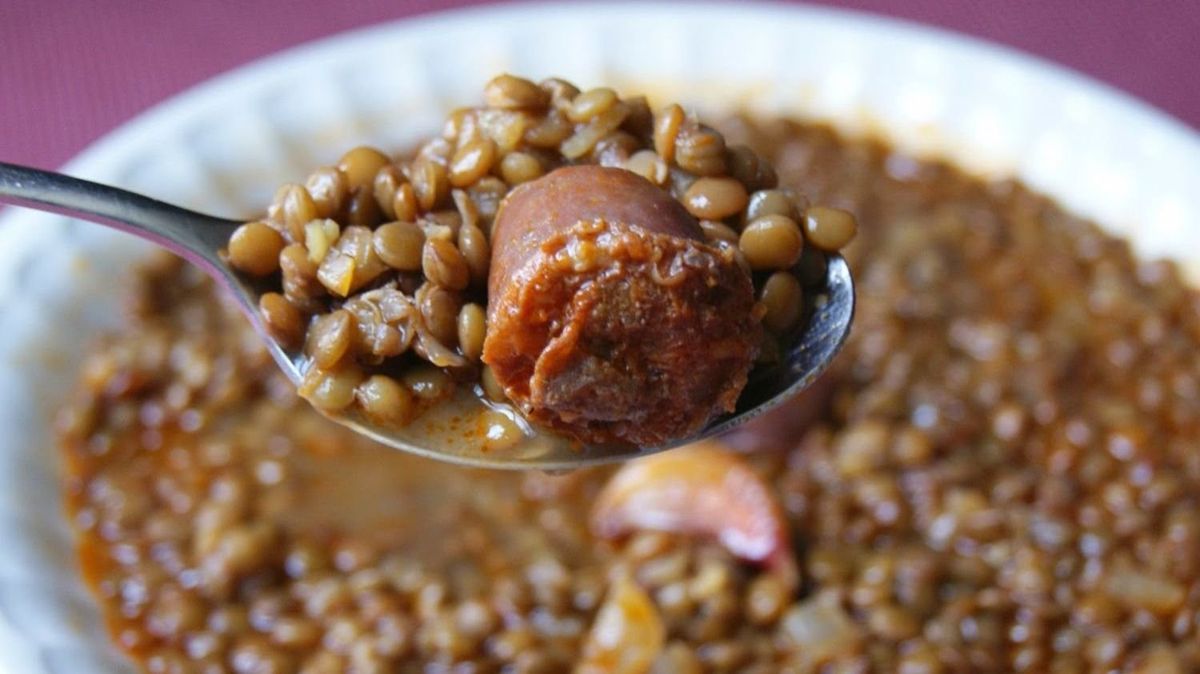 Guiso de lentejas, la receta preferida para los días de frío Guiso de lentejas, la receta preferida para los días de frío
