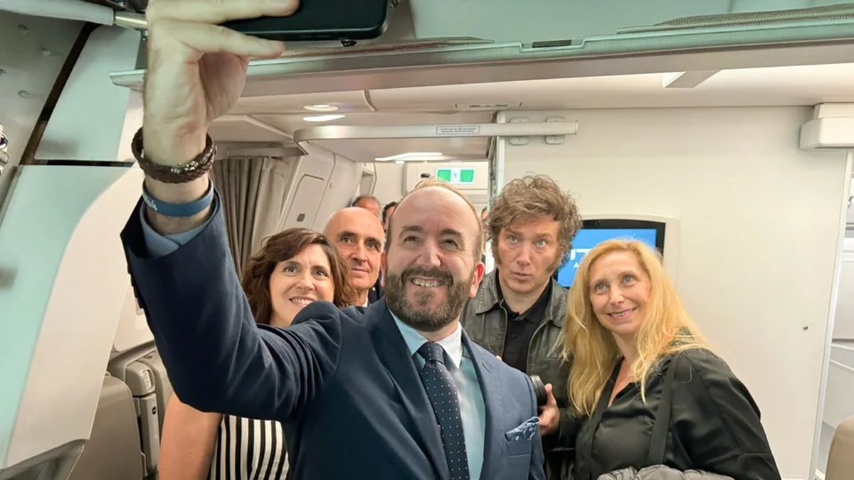 El presidente Javier Milei retornó esta mañana al país luego de ausentarse por una semana en el marco de lo que fue su primera gira internacional por Israel e Italia. (Foto NA).