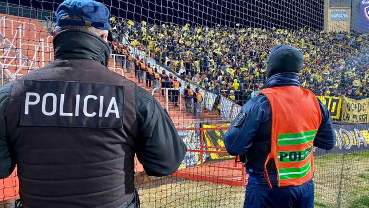 Los barrabravas siguen opacando los espectáculos deportivos. imagen ilustrativa.