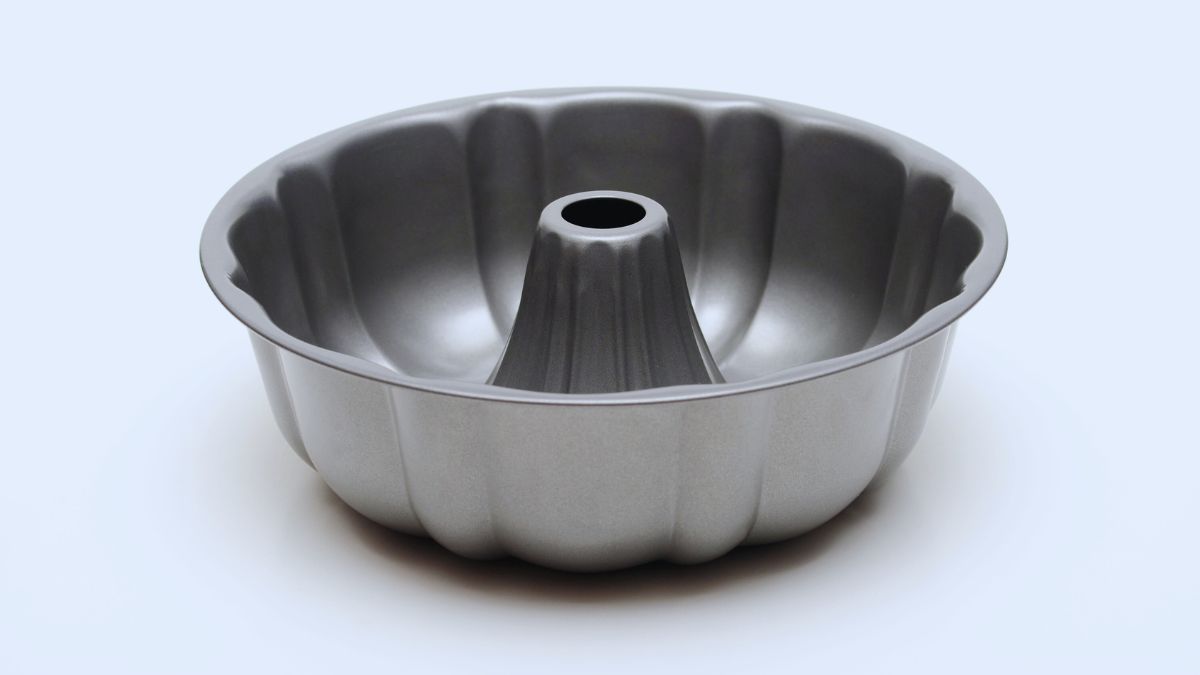 Recicla el molde viejo en el que hacías el flan y conviértelo en esta hermosa idea de reciclaje DIY. Recicla el molde viejo en el que hacías el flan y conviértelo en esta hermosa idea de reciclaje DIY.