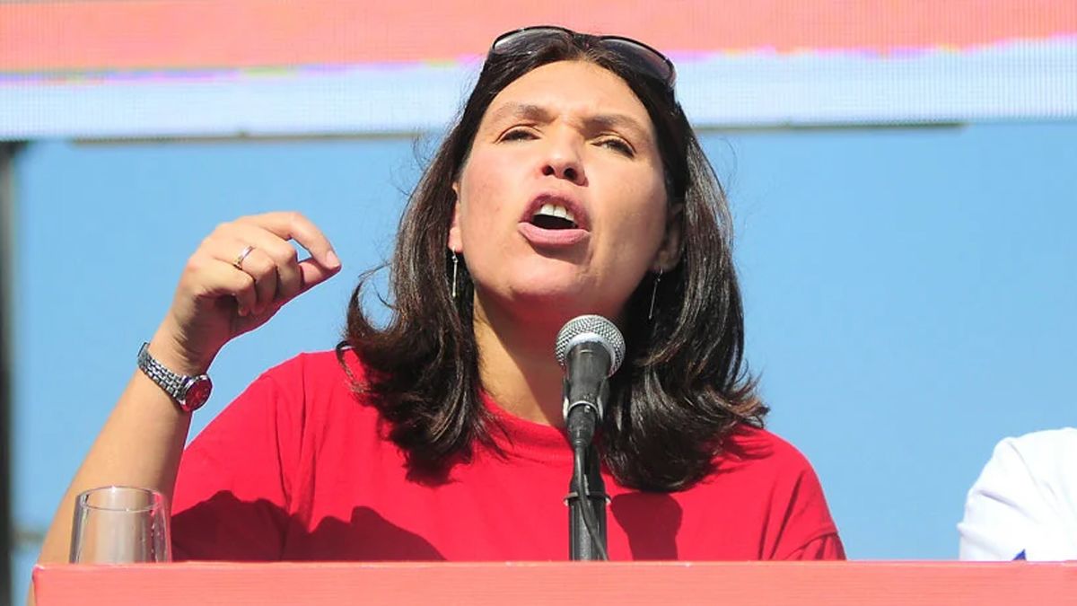 La sindicalista de izquierda Bárbara Figueroa podría ser designada como embajadora de Chile en Argentina.