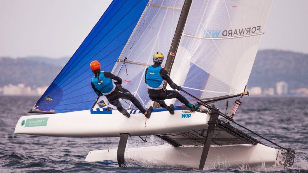  La dupla argentina Mateo Majdalani- Eugenia Bosco escolta a la dupla italiana tras la jornada de debut de la Clase Nacra 17 del Yachting de los Juegos Olímpicos de París 2024. La dupla argentina Mateo Majdalani- Eugenia Bosco escolta a la dupla italiana tras la jornada de debut de la Clase Nacra 17 del Yachting de los Juegos Olímpicos de París 2024.