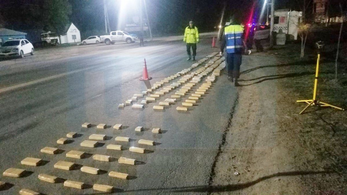 Una pareja correntina y dos misioneros fueron detenidos con un cargamento de droga