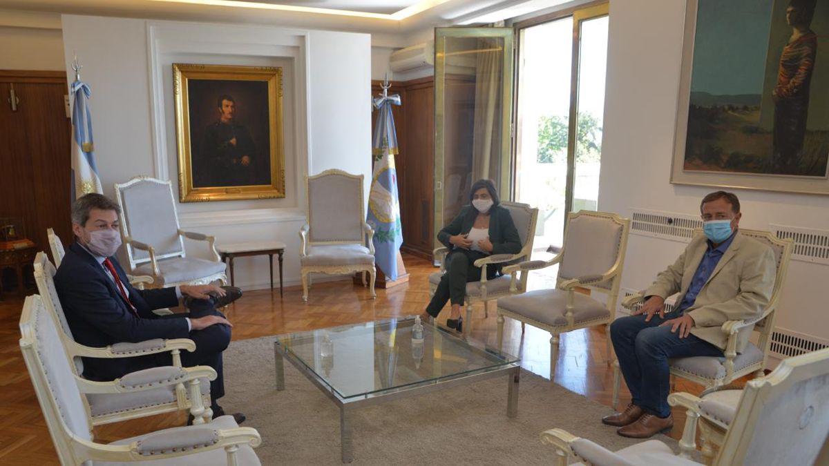 En casa de Gobierno. Matías Lammens con Rodolfo Suarez y Mariana Juri.