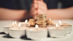Solsticio de verano: ritual con velas y monedas para atraer abundancia
