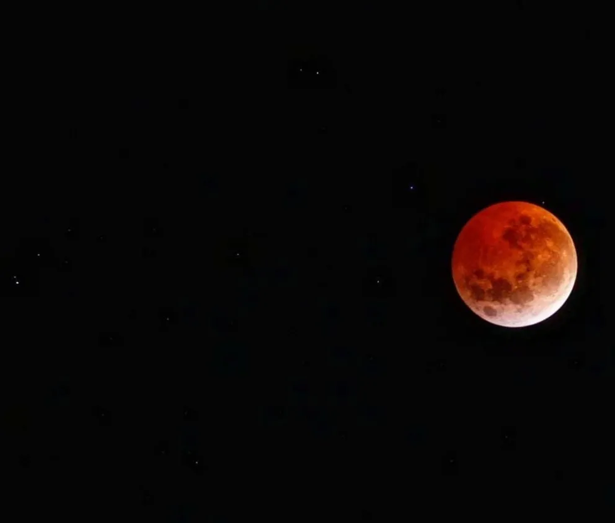 La Luna se te&ntilde;ir&aacute; de rojo en el cielo durante 82 minutos.&nbsp;