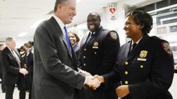 Nueva York lanza su documento de identidad, un gesto a inmigrantes sin papeles