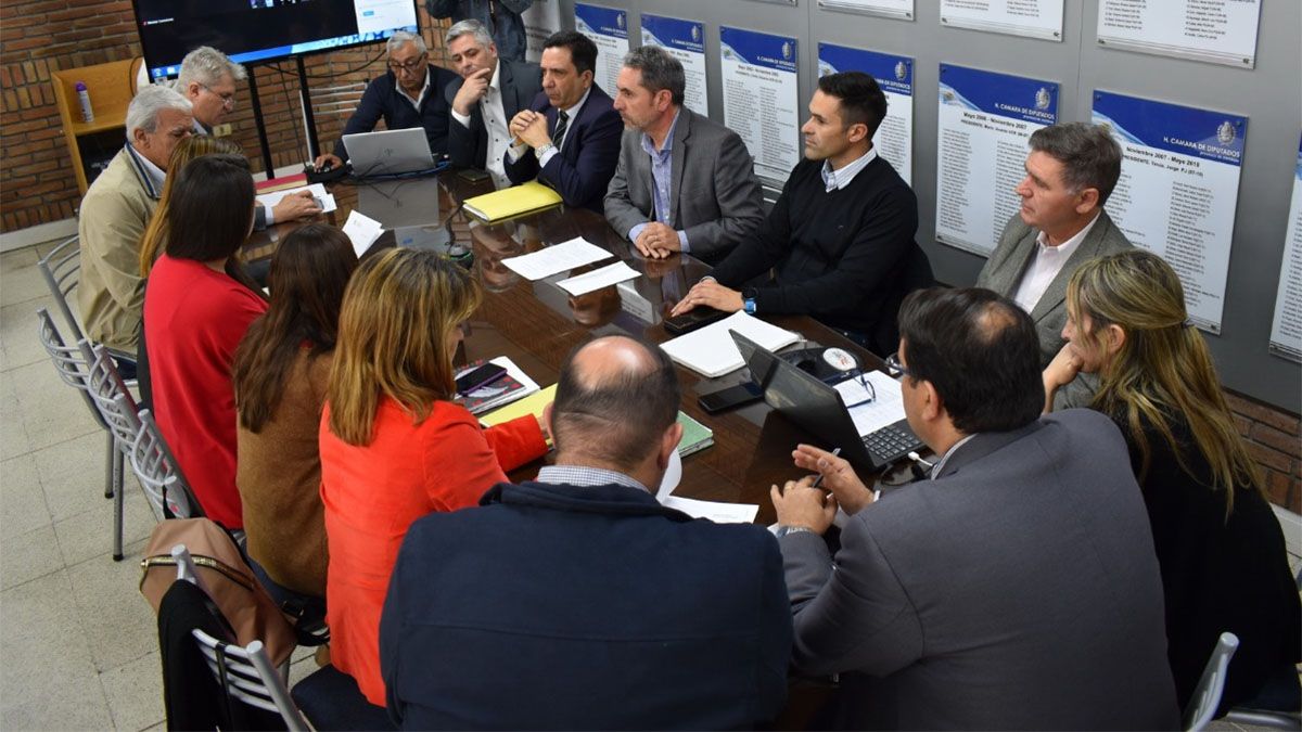 Las últimas reuniones de LAC fueron conjuntas entre senadores y diputados. Se recibieron las posturas de ministros actuales y pasados de la Suprema Corte.