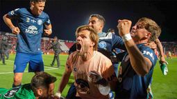 Los jugadores de Independiente Rivadavia se consagraron campeones de la Copa Argentina y lo celebraron con sus hinchas. Foto: gentileza Copa Argentina. Los jugadores de Independiente Rivadavia se consagraron campeones de la Copa Argentina y lo celebraron con sus hinchas. Foto: gentileza Copa Argentina.