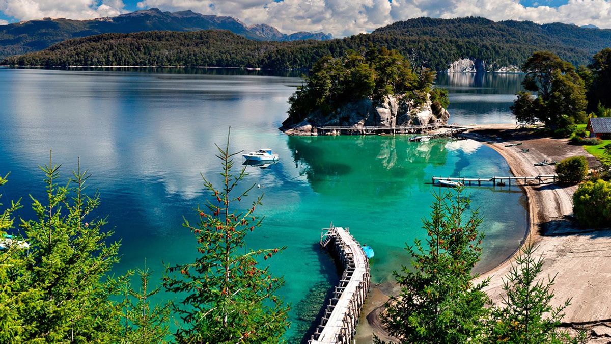 Vacaciones de verano: Villa La Angostura ofrece al turismo paisajes increíbles rodeados de lagos y montañas Vacaciones de verano: Villa La Angostura ofrece al turismo paisajes increíbles rodeados de lagos y montañas