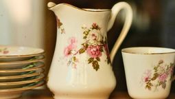 Quien tiene una antigua lechera de porcelana guardada en casa, tiene un tesoro: por qué no hay que tirarlas