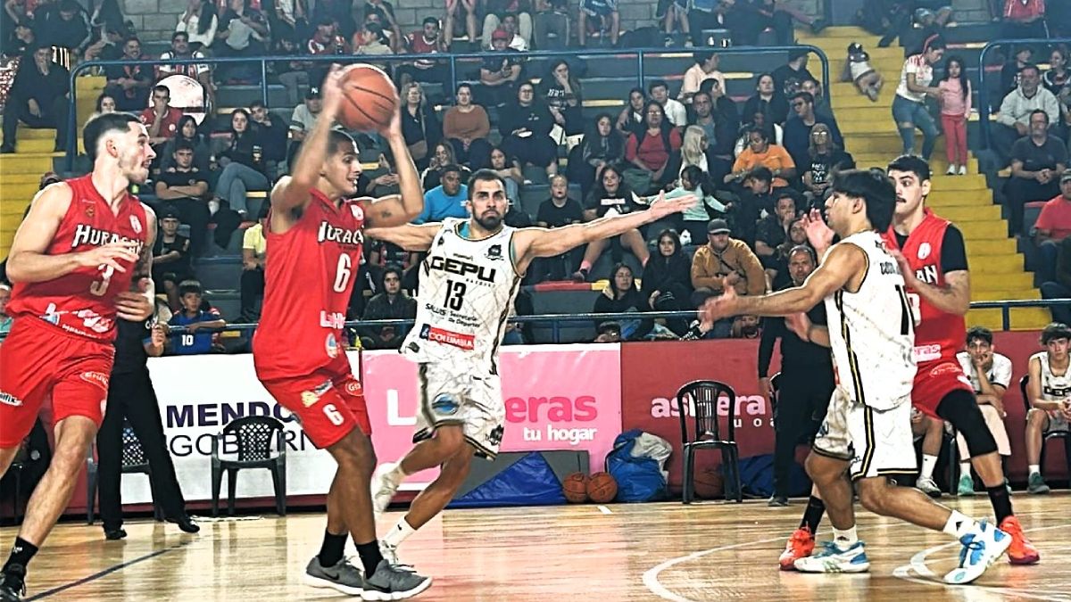 Huracán Las Heras le ganó a GEPU y lidera la Zona A de la Conferencia Oeste de la Liga Federal de Básquetbol.