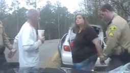 El momento en que la mujer fue detenida.