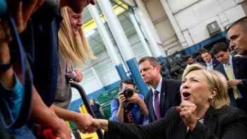 Hillary Clinton refutó a Trump y su campaña afirma que el millonario usa ideas de Putin