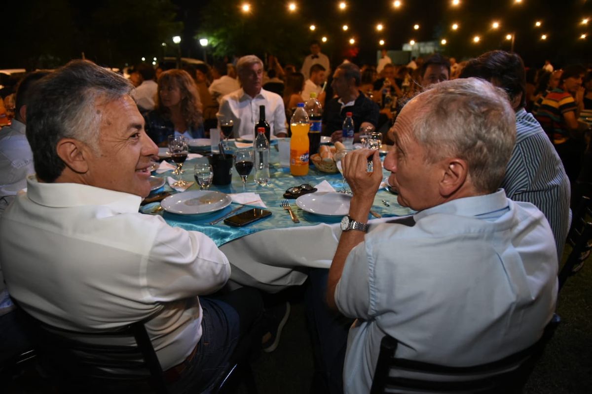 El senador nacional y estratega de Cambia Mendoza, Alfredo Cornejo le pidió al intendente de San Martín, Raúl Rufeil que vaya por la reelección en el 2023.&nbsp;