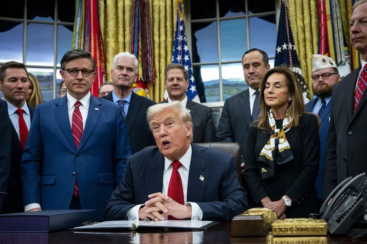 El presidente de Estados Unidos, Donald Trump, habla antes de firmar el paquete de financiación para reabrir el Gobierno federal en el Despacho Oval de la Casa Blanca en Washington. Crédito: EFE/EPA/BONNIE CASH / POOL. El presidente de Estados Unidos, Donald Trump, habla antes de firmar el paquete de financiación para reabrir el Gobierno federal en el Despacho Oval de la Casa Blanca en Washington. Crédito: EFE/EPA/BONNIE CASH / POOL.