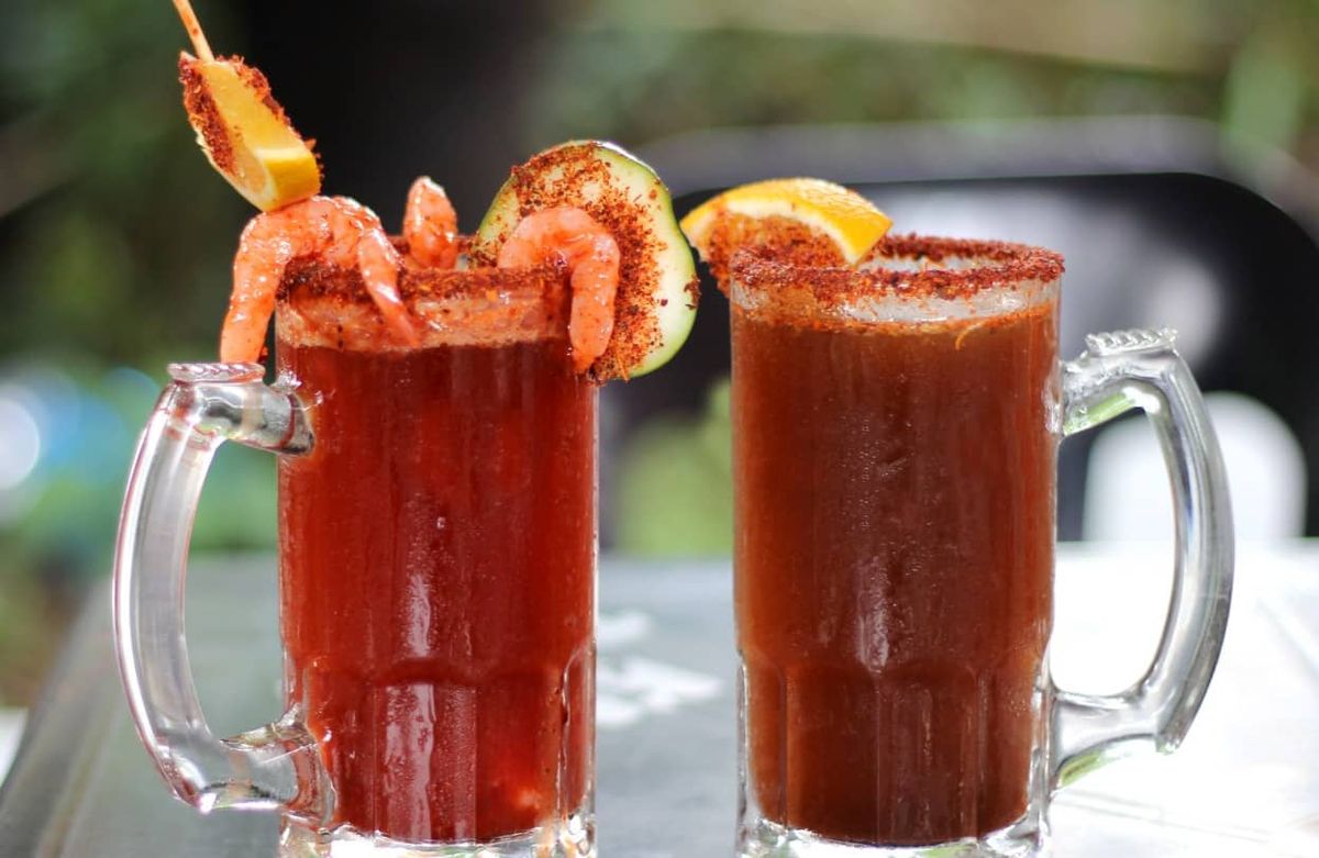 En México preparan una michelada con alimentos. En México preparan una michelada con alimentos.