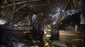 La Policía halló otro cuerpo en un súper incendiado y ya son 20 las víctimas fatales