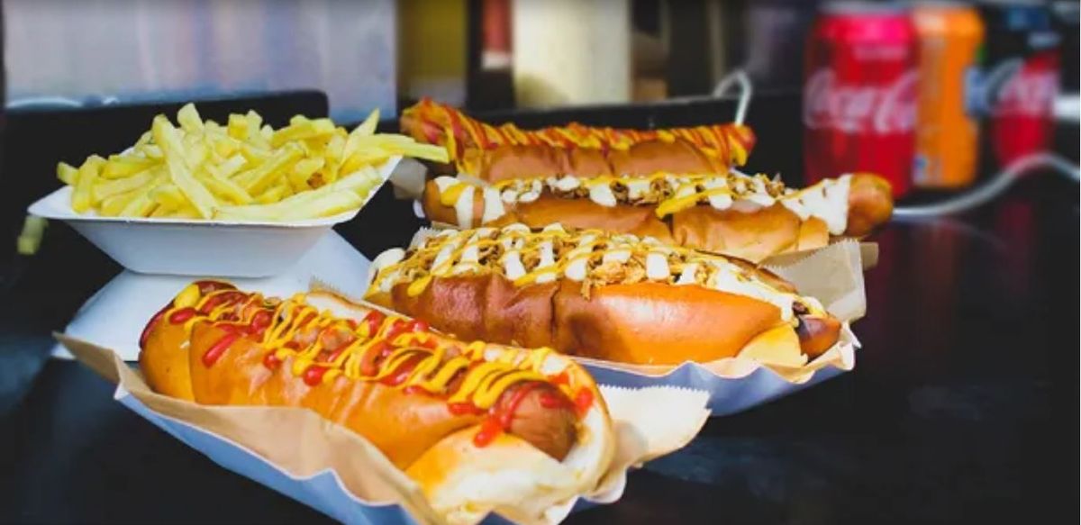 Vacaciones 2024. Cuánto cuesta el pancho y la coca en Mar del Plata.