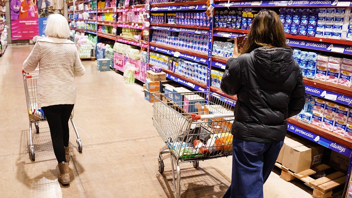 El gran logro de haber bajado la inflación se ha quedado frenado en torno al 3% mensual. El gran logro de haber bajado la inflación se ha quedado frenado en torno al 3% mensual.