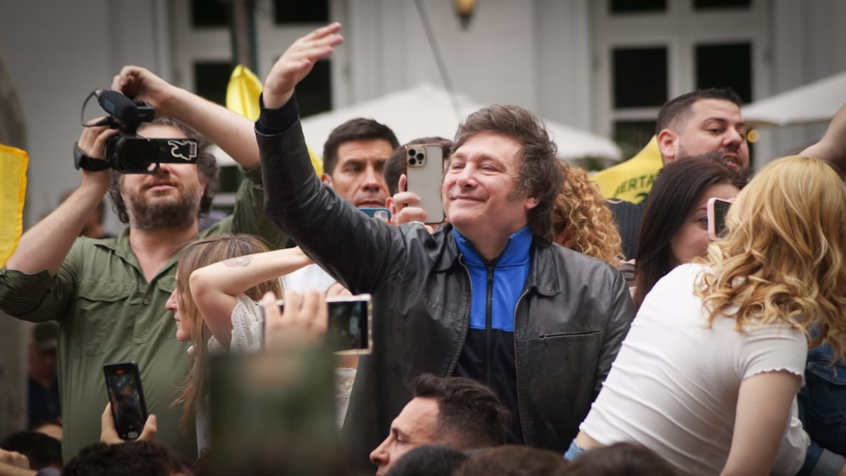 El último caravanazo de Javier Milei por las calles de Mendoza fue en 2023. Será su segunda visita como presidente.
