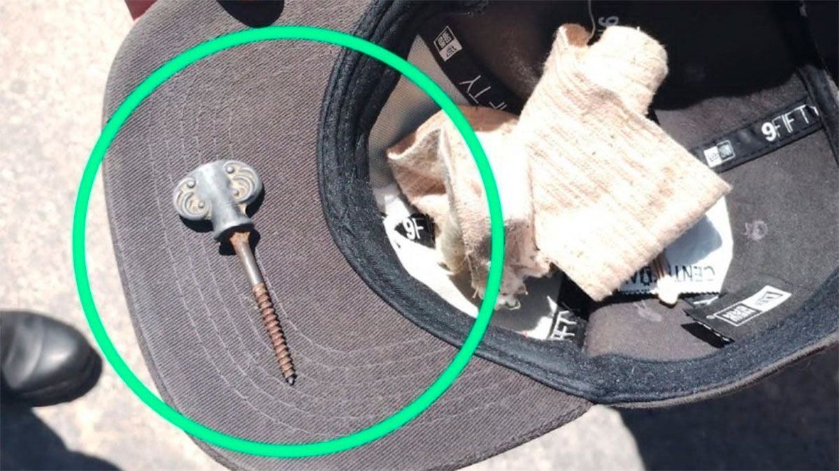 Un hombre de 35 años circulaba en un automóvil con un cráneo y un tornillo de ataúd, en La Plata.