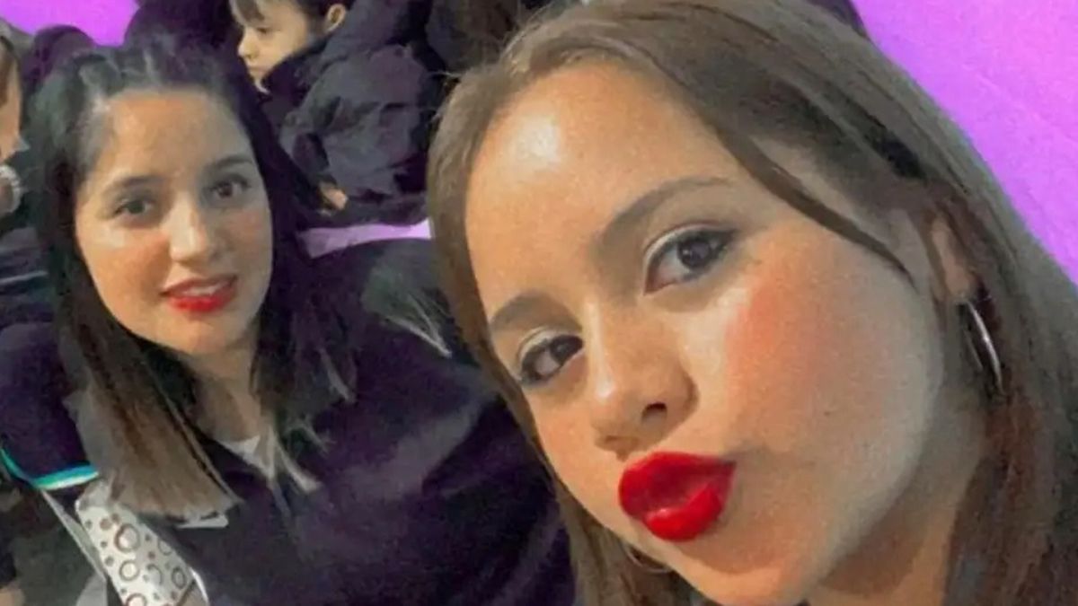 Sandra Lozano junto a su hermana Sara. La adolescente quedó parapléjica luego de ser baleada en un cumpleaños por un vecino al que le molestaba la música&nbsp;