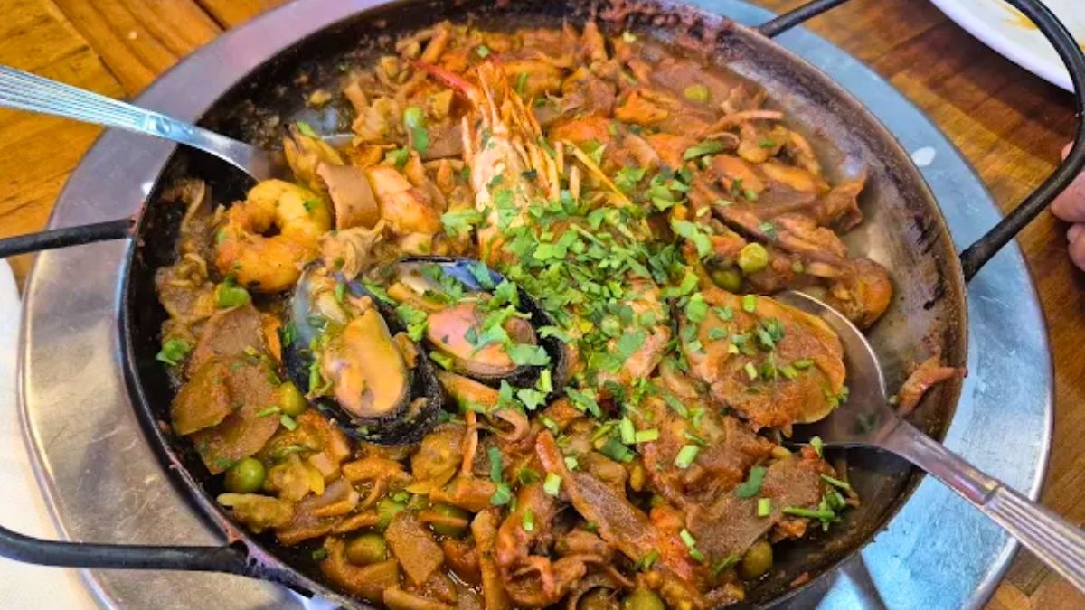 La paella, un infaltable en este bodegón español. La paella, un infaltable en este bodegón español.