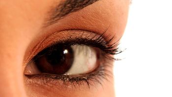 El color de delineador que debes usar si tienes ojos marrónes: no es el negro El color de delineador que debes usar si tienes ojos marrónes: no es el negro