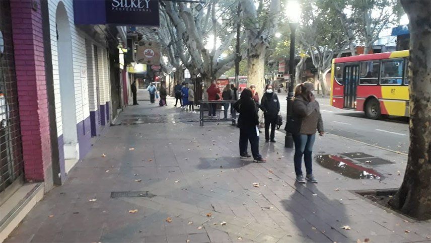 Coronavirus en Mendoza: seis puntos en Ciudad para pagar impuestos y servicios con efectivo