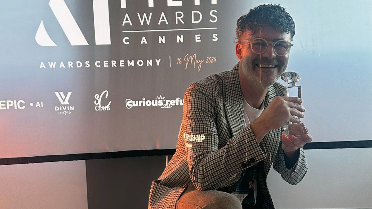 Juan Sebastián Macchia es mendocino, tiene 49 años, vive en Miami y se dedica a proyectos cinematográficos realizados completamente con Inteligencia Artificial.