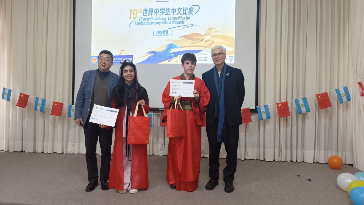 En la final argentina de la 19.ª edición del Concurso Mundial de Chino para Estudiantes de Secundaria, la estudiante Camila Oro obtuvo el segundo puesto nacional. En la final argentina de la 19.ª edición del Concurso Mundial de Chino para Estudiantes de Secundaria, la estudiante Camila Oro obtuvo el segundo puesto nacional.