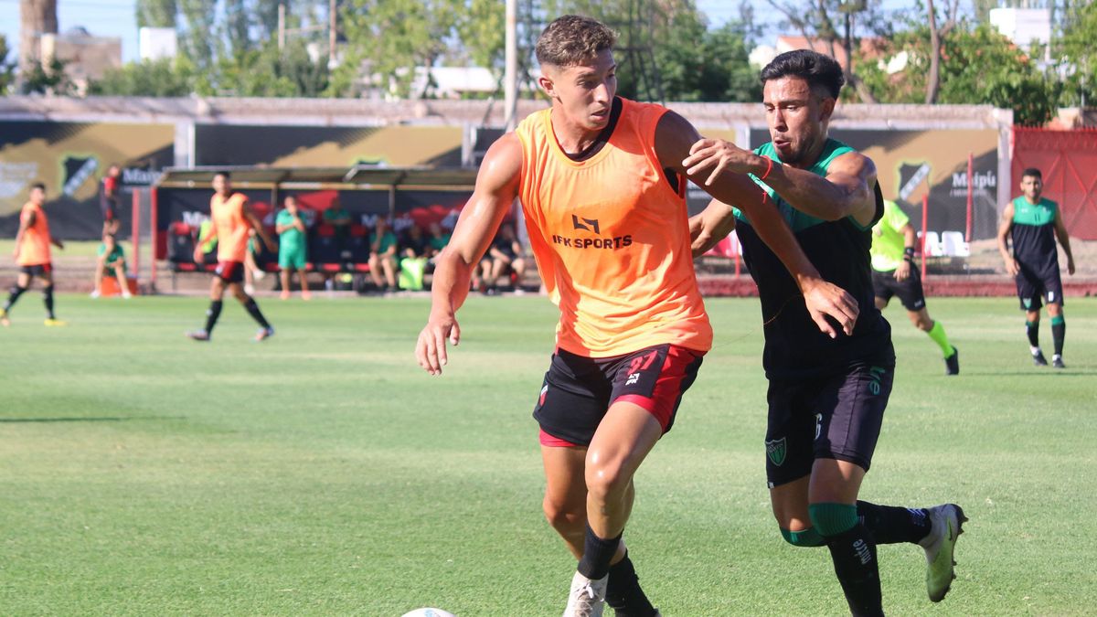 Deportivo Maipú jugó dos ensayos ante el Verdinegro. El primero lo ganó San Martín de San Juan y en el segundo se impuso el Cruzado. Deportivo Maipú jugó dos ensayos ante el Verdinegro. El primero lo ganó San Martín de San Juan y en el segundo se impuso el Cruzado.