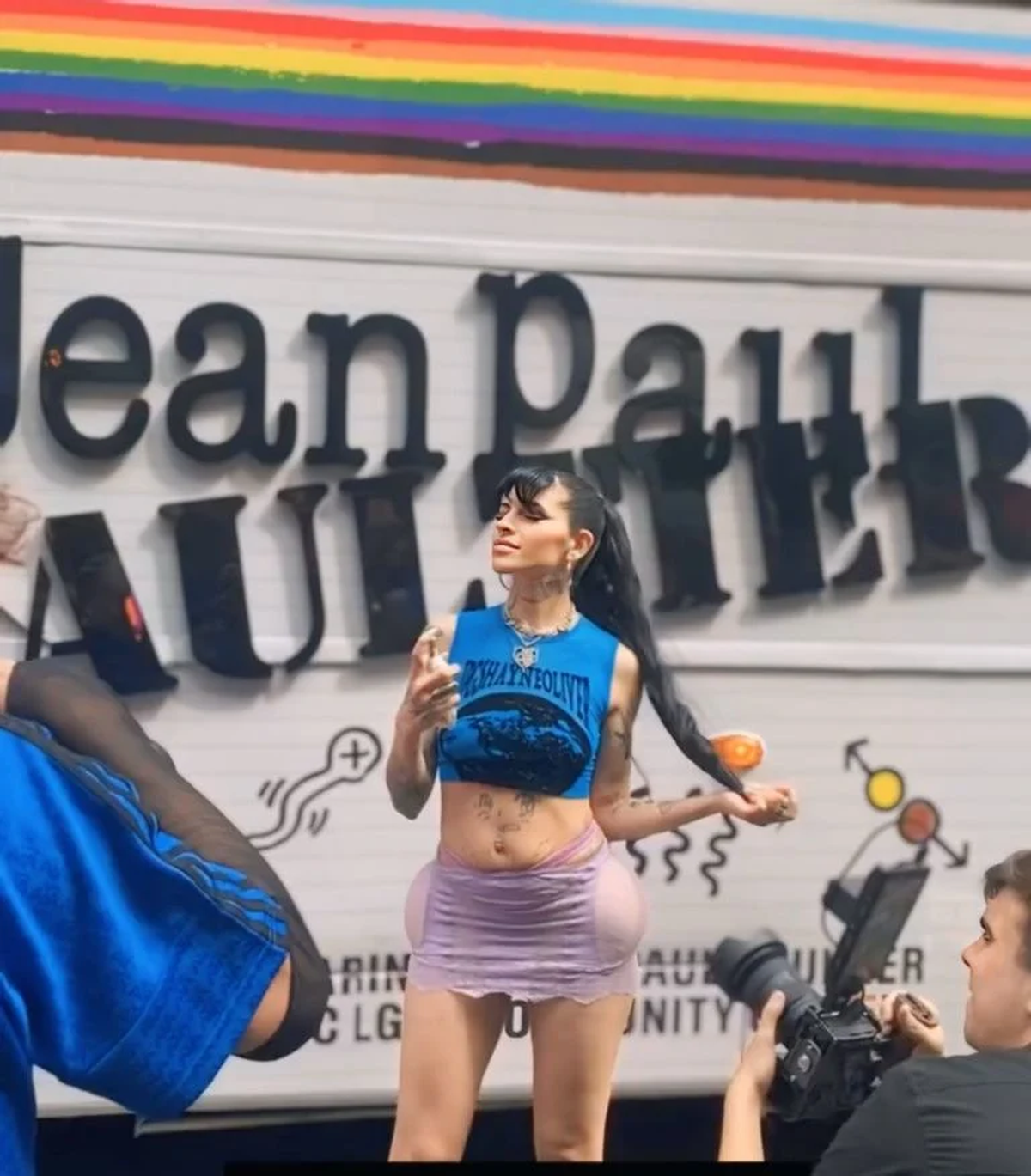 Cazzu fue auspiciada por Jean Paul Gaultier. Cazzu fue auspiciada por Jean Paul Gaultier.