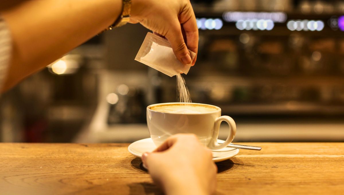 Qué sucede si una persona toma café con 2 o más cucharadas de azúcar todos los días