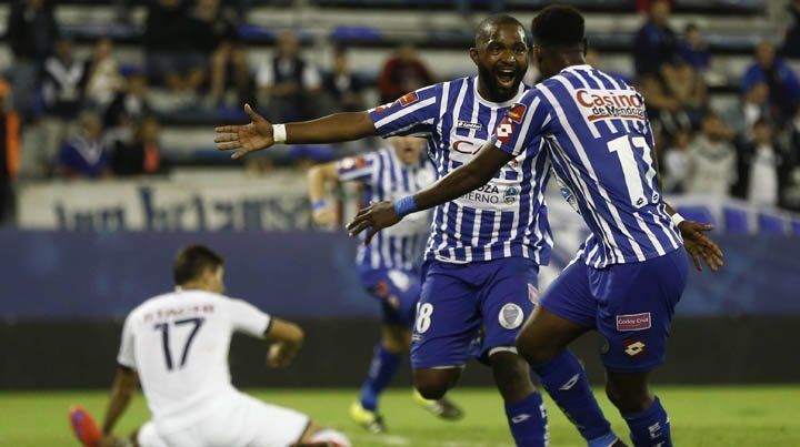 Godoy Cruz reaccionó, goleó a Vélez y es el único puntero de la Zona 1