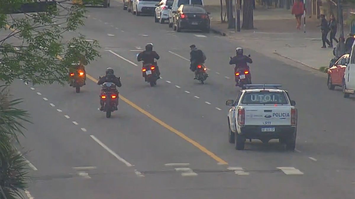 La tranquilidad de Mar del Plata se vio sacudida por una persecución de un joven que tenía pedido de captura. El video es escalofriante. La tranquilidad de Mar del Plata se vio sacudida por una persecución de un joven que tenía pedido de captura. El video es escalofriante.