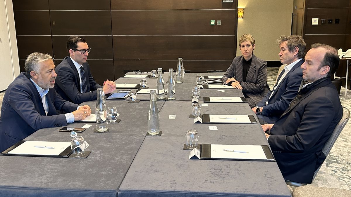 Una de las reuniones de la delegación de Mendoza en Londres. Una de las reuniones de la delegación de Mendoza en Londres.