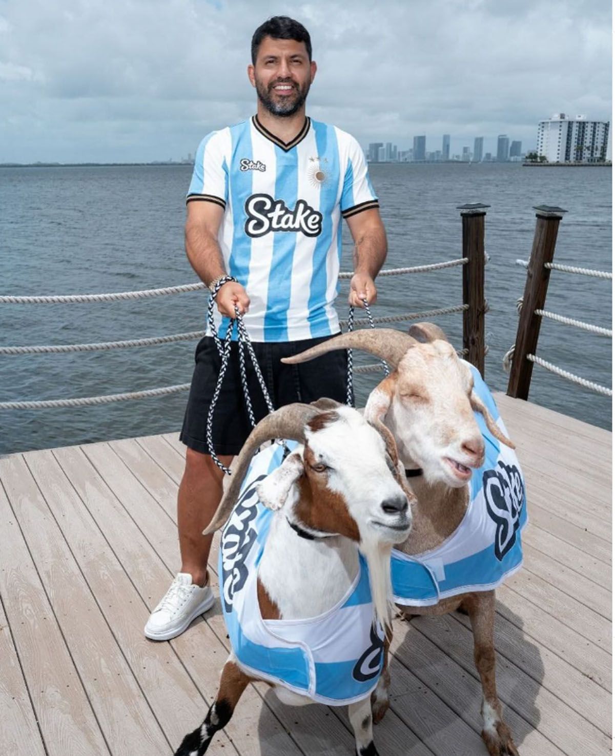 El Kun Agüero aclaró su situación respecto de Independiente de Avellaneda. El Kun Agüero aclaró su situación respecto de Independiente de Avellaneda.