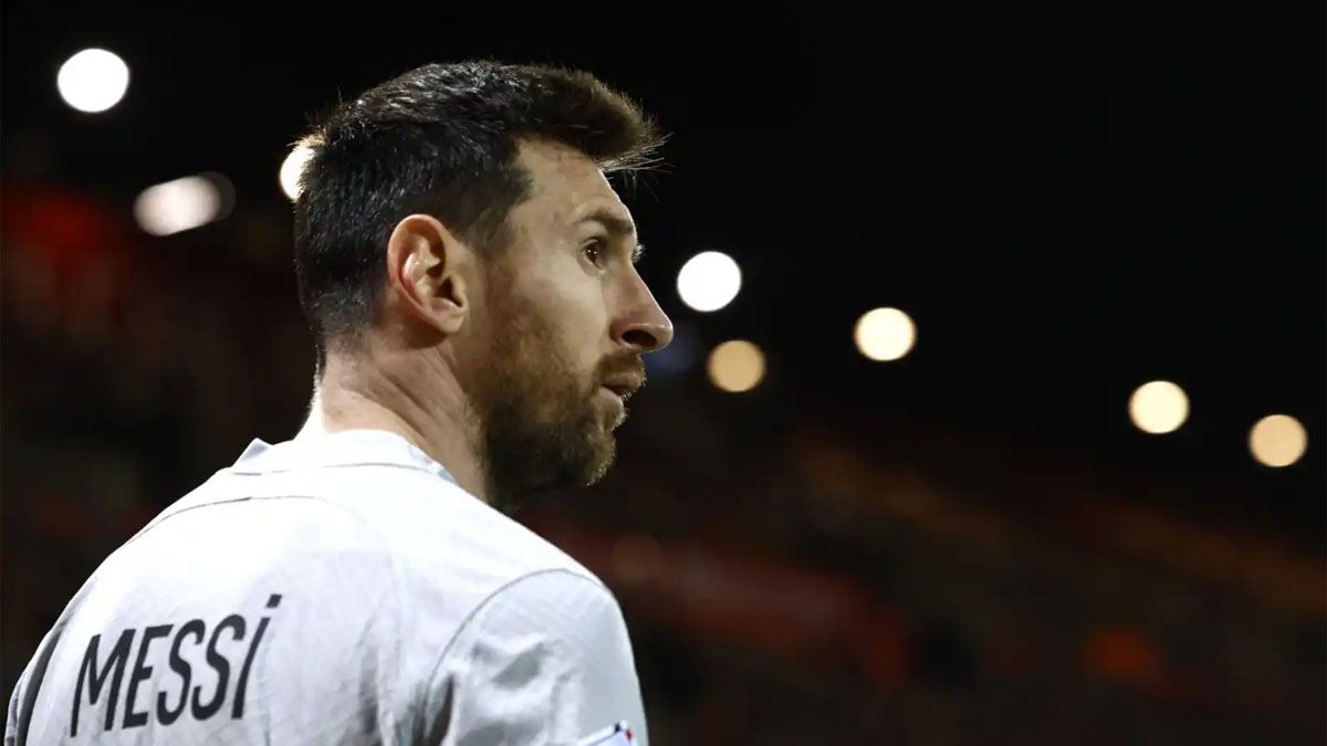 Messi, custodiado en París y esperado en Barcelona