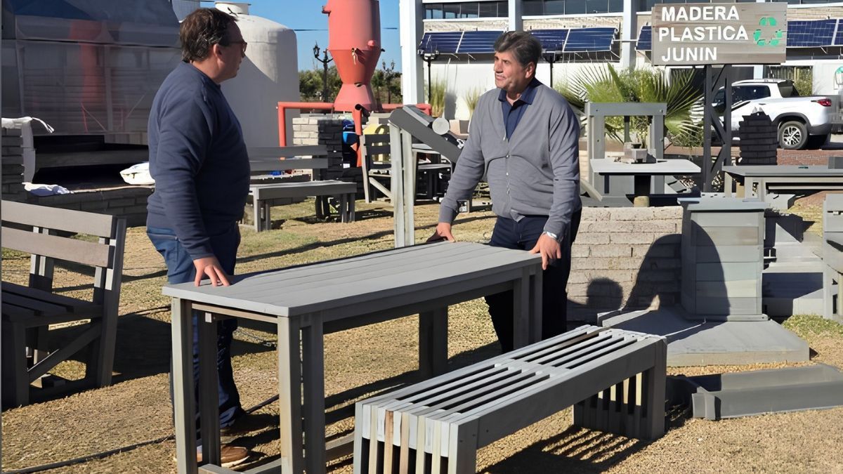 El legislador nacional Martín Aveiro (PJ) estuvo en Junín, visitando al intendente Mario Abed (UCR) acordaron buscar soluciones para pymes.&nbsp;