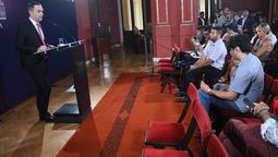 El vocero presidencia Manuel Adorni ante la prensa.